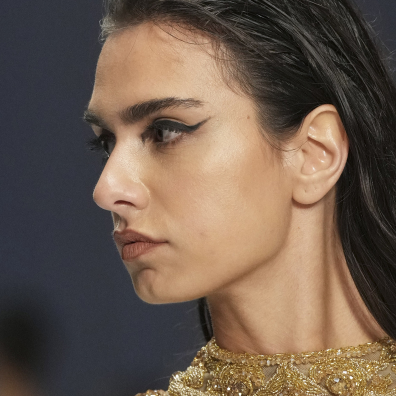 إليك كيفية تجميل الذقن المترهل والمزدوج