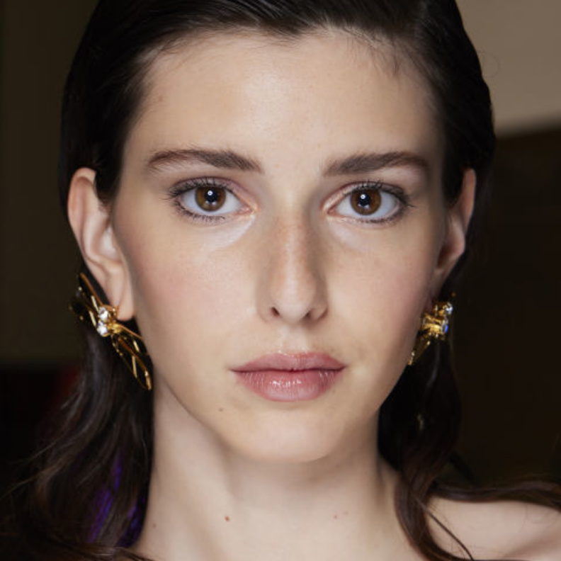 بمناسبة اليوم العالمي لمستحضرات التجميل الطبيعية.. إكتشفي التأثير الصحي لها على جمالك