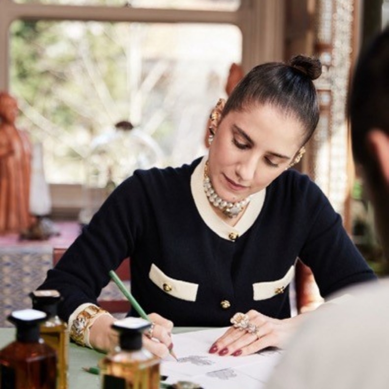 مصممة المجوهرات بيجوم خان