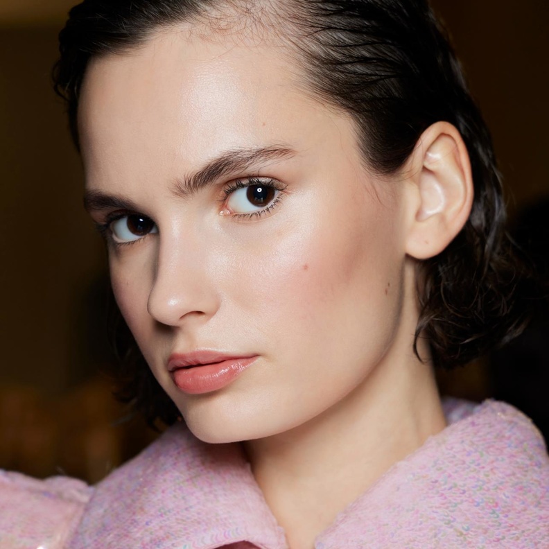 هل تجاعيد عيونك تزعجك وتودين تخفيفها قبل نهاية العام؟