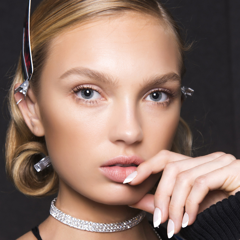 دليلك الكامل للعناية بالجلد حول الأظافر وعلاج مشاكلها