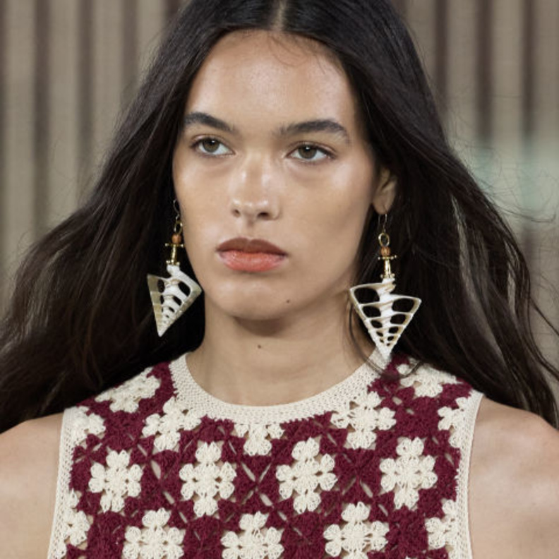 أسرار جمالية عن فرشاة الشعر وفوائدها على صحة وجمال شعرك