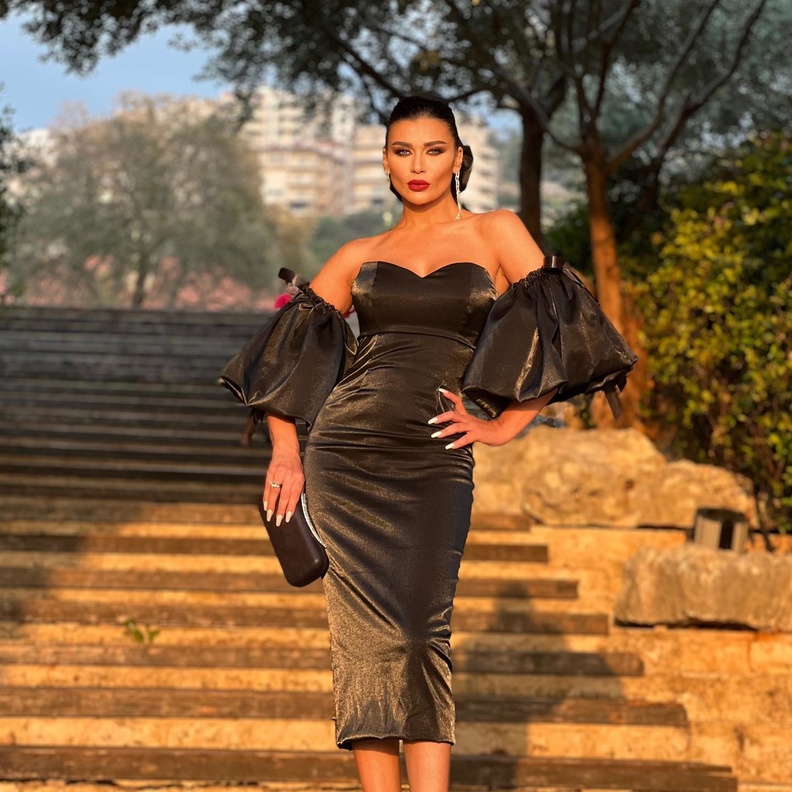 اختيارات نادين الراسي لإطلالاتها دائمًا ملهمة للمرأة فوق الثلاثين.. إليك نظرة على أجمل أزيائها 