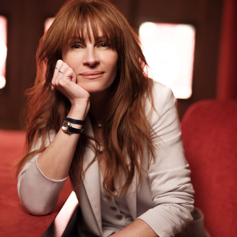 غضب من جوليا روبرتس لتعمدها تجاهل وفاة ماثيو بيري..هل لا تزال مستاءة من كشفه أسرار قصتها معه؟