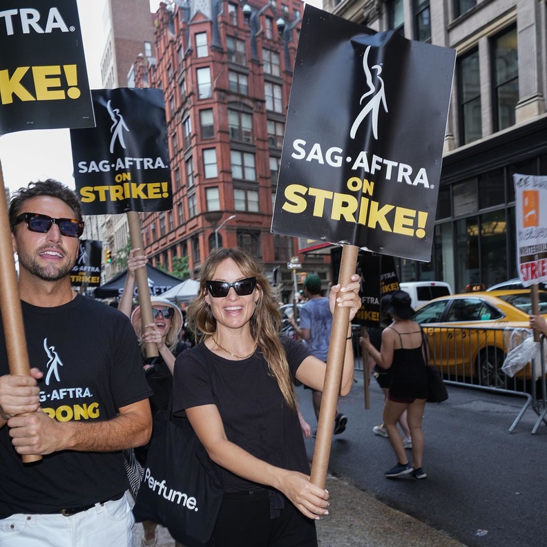 انتهاء إضراب SAG-AFTRA أخيرًا.. ما الحلول التي أرضت نقابة الممثلين بهوليوود؟