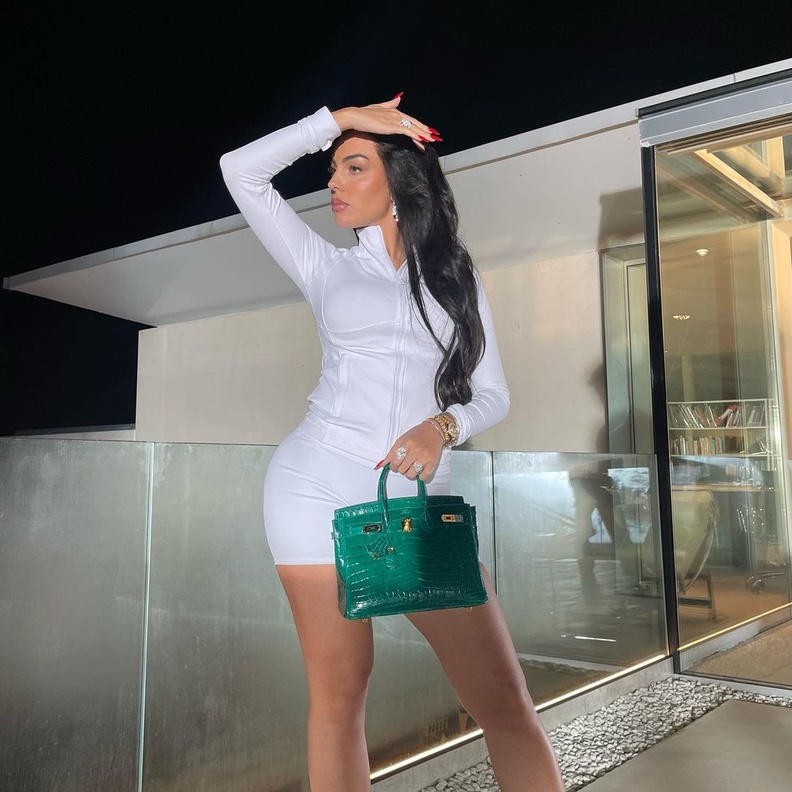 أحدث إطلالات جورجينا رودريغز الرياضية