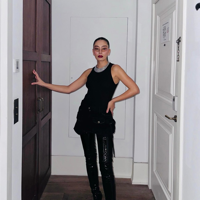 نسليهان أتاغول وزوجها يستعرضان رومانسيتهما في دبي وإطلالات النجمة التركية ملهمة للفتاة الثلاثينية