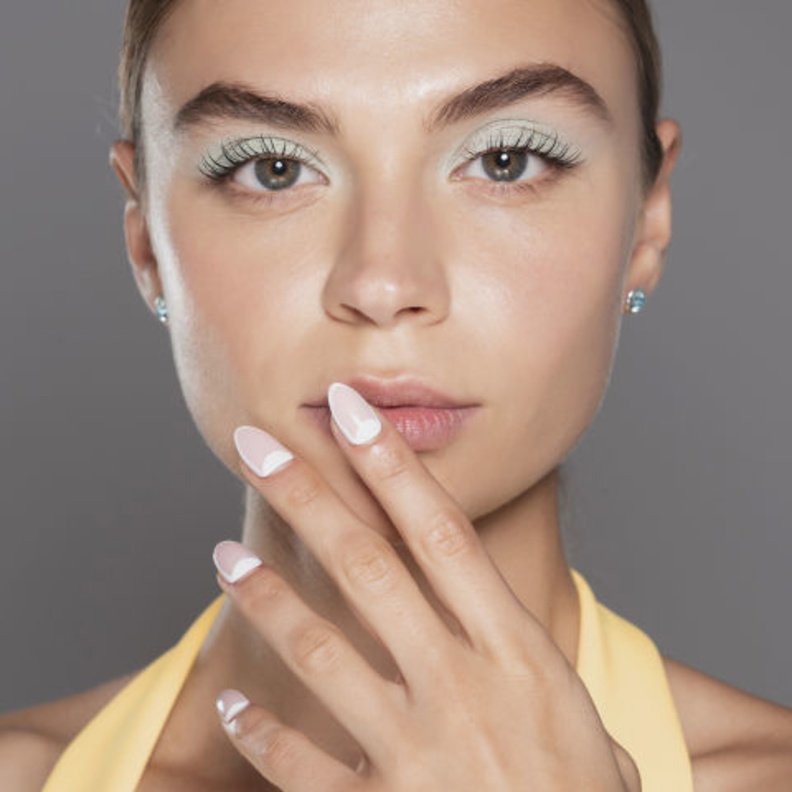 المناكير الروسي .. ما هو وكيف تطبّقينه 