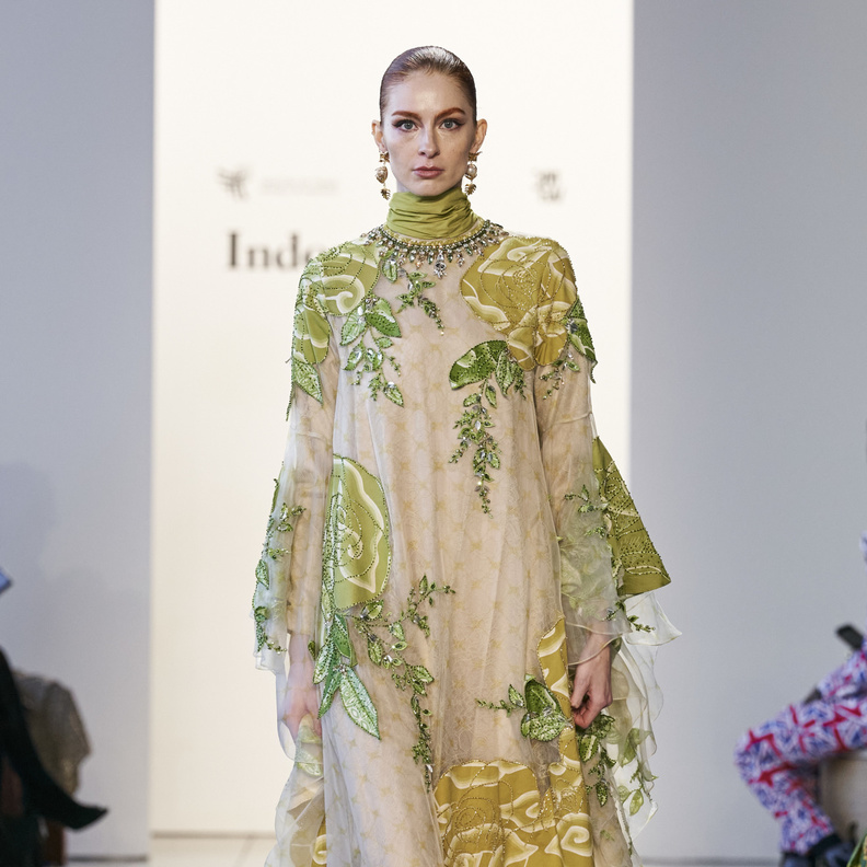 موضة الفساتين الفضفاضة تحدث ثورة في عيد الإتحاد