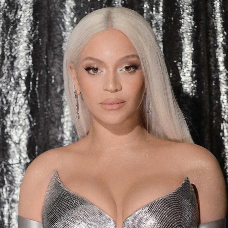 بيونسيه تخطف الأنظار