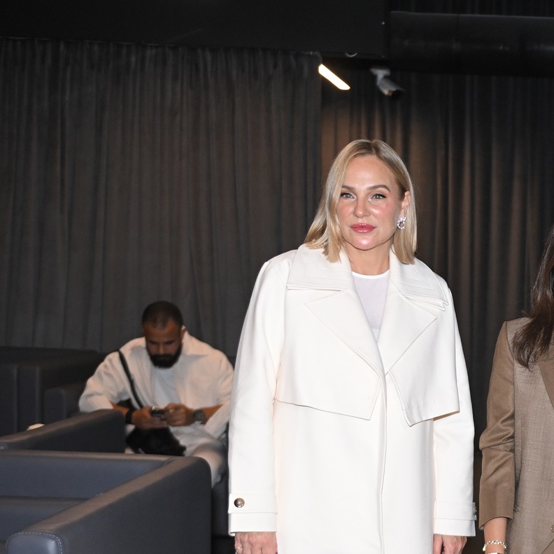 شيرين رضا بإطلالة ناعمة مناسبة للخريف..شاهدوا أناقتها خلال حضورها مؤتمر "هي هب 2023"