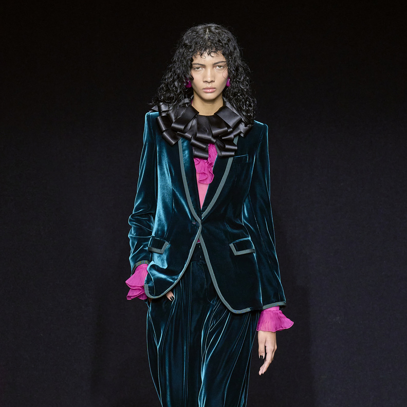 البدلات الزيتية تتصدّر صيحات الموضة في الخريف