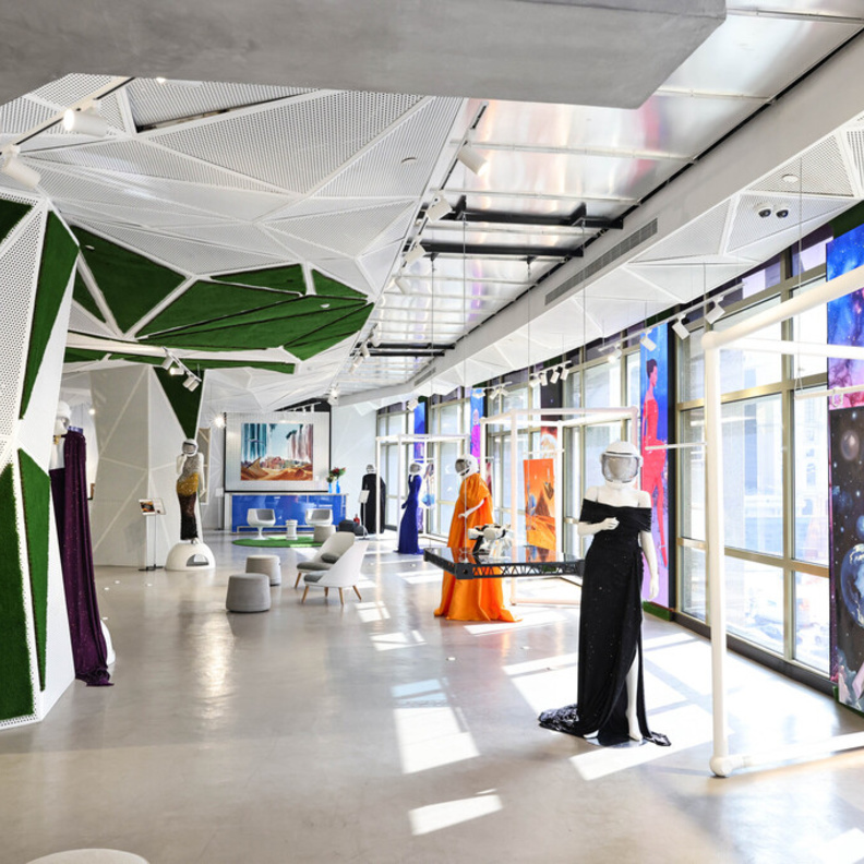 "أصداء أثيرية" يستعرض التعاون المرهف بين الفنّ والكوتور