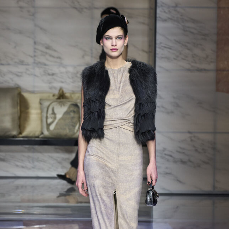 إطلالة من Giorgio Armani