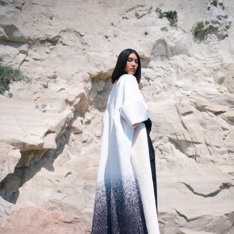 إطلالات شتوية بتصاميم دافئة ونابضة بالحياة من توقيع علامة "ليم"Leem 