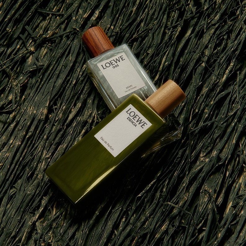 LOEWE للعطور تطلق حملتها الترويجیة الخاصة بموسم الأعیاد 2023