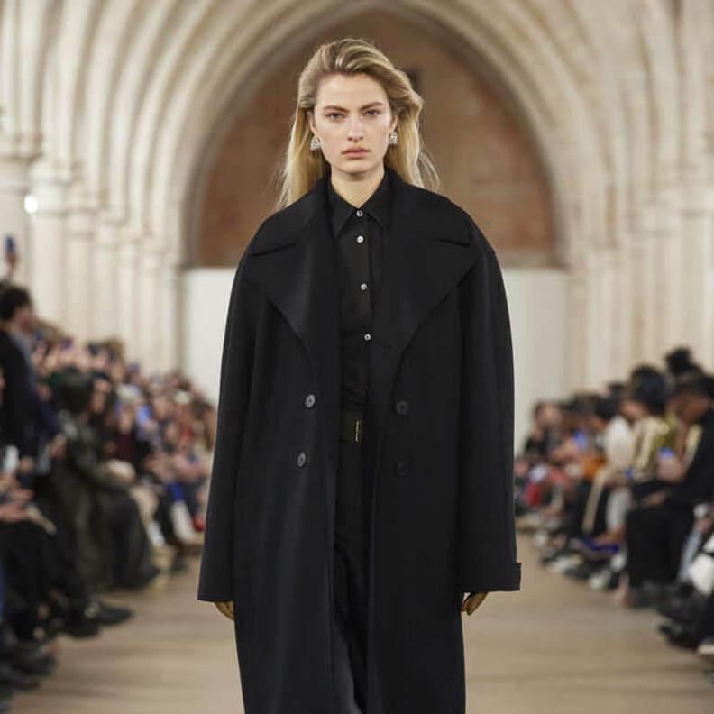 في إطلالاتك اليومية للموسم القادم إختاري تصاميم مريحة وعملية.. بعض من الأمثلة في الصور