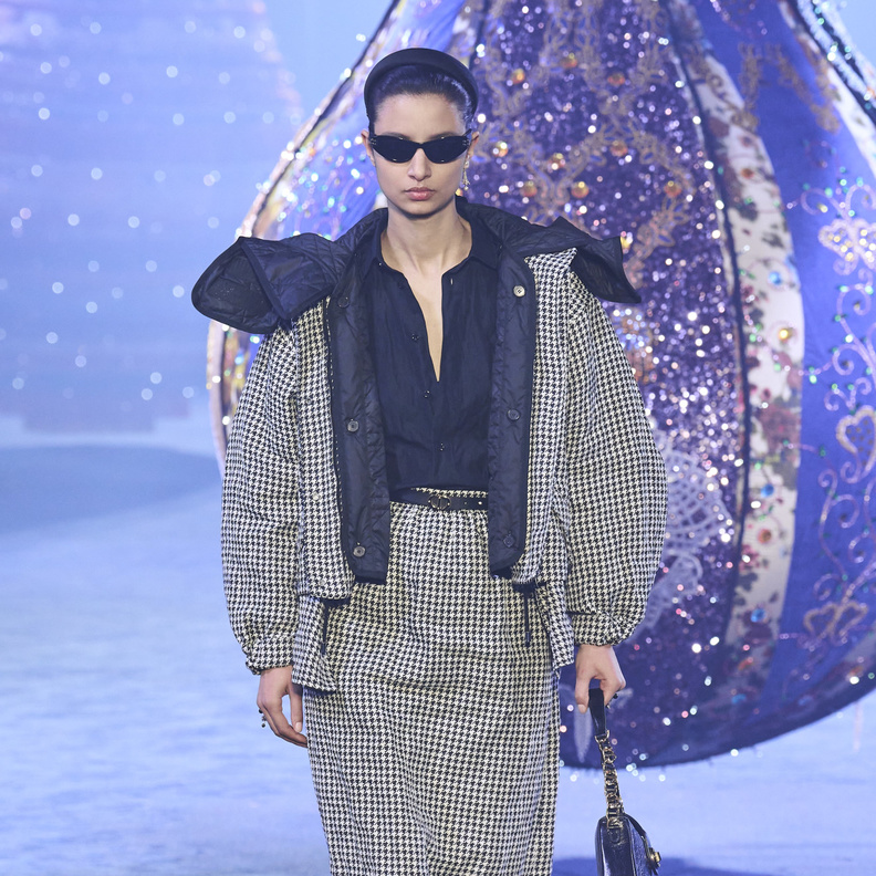 كوني أول من يختار هذه الصيحة..نقشات المربعات تغزو ملابس خريف 2023