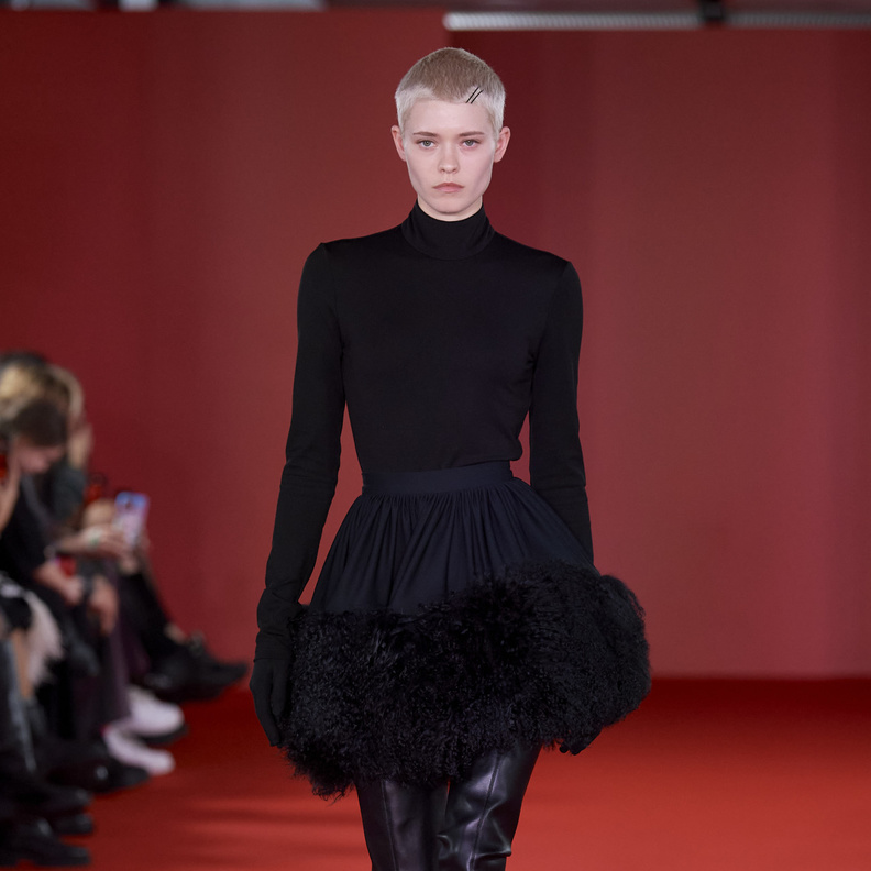 الليجن الجلد يتربع على عرش موضة الشتاء