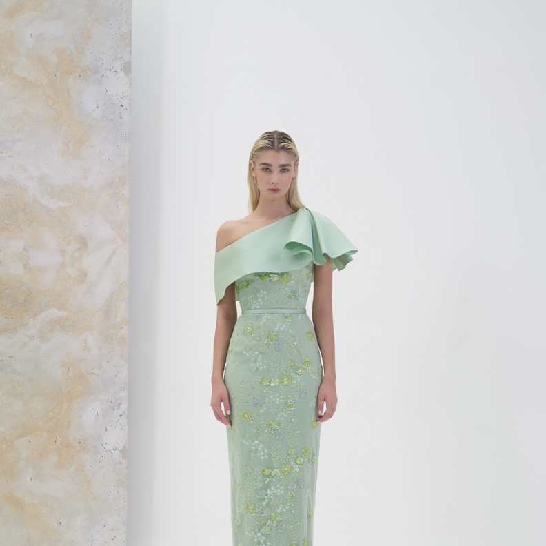 موسم الأعياد على الأبواب.. احرصي على اختيار فساتين سهرة راقية وفخمة