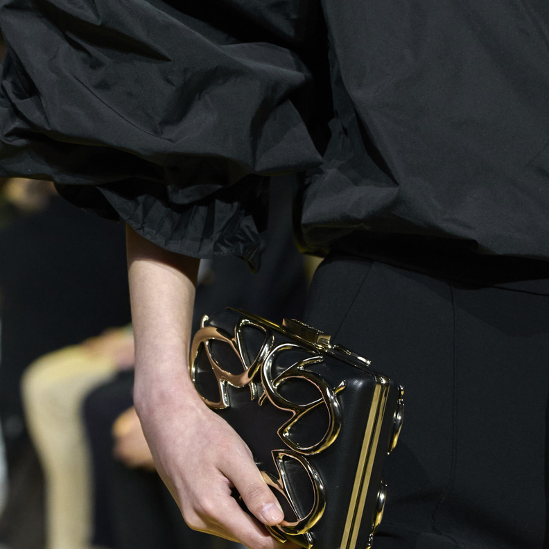 موديلات حقائب لإطلالة فساتين السهرة في خريف وشتاء 2023