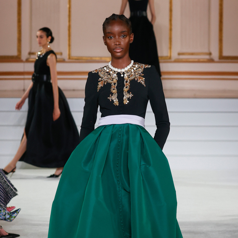  فساتين للمرأة الاماراتية احتفالا باليوم الوطني