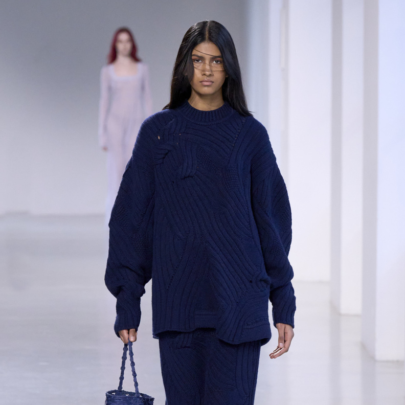 صيحات تنانير الصوف تتصدّر موضة الشتاء المقبلة