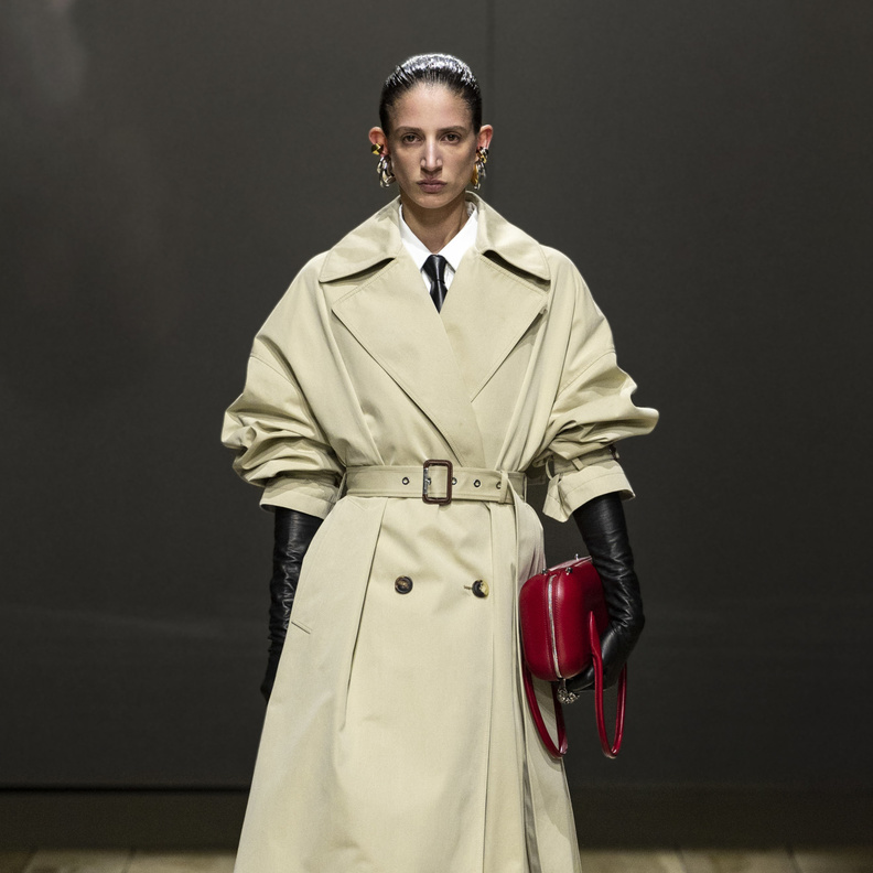 موضة الترانش كوت العصرية والأنثوية