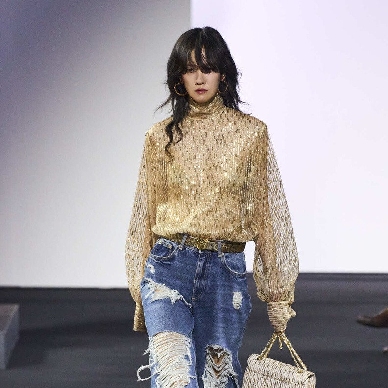 موضة سراويل الجينز المنقوشة والغريبة