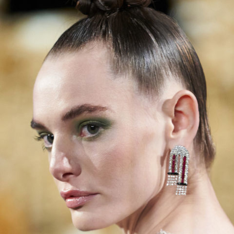 المكياج الأخضر عنوان أساسي لجمالك في عيد الإتحاد.. إليك أجمل التدرجات لتطبيقها