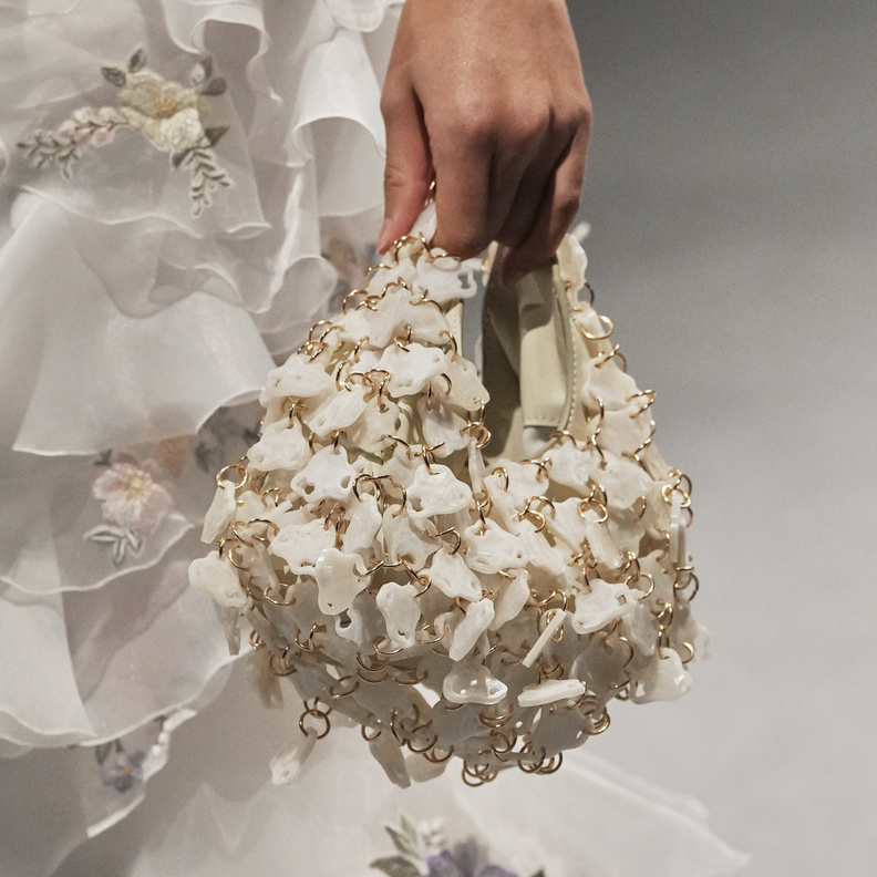 خزانتك لن تكتمل إلا بموضة الحقائب البيج