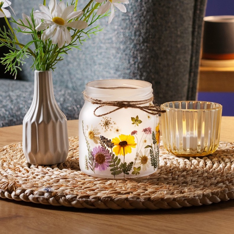 ثمانية طرق إبداعية لإعادة استخدام برطمانات جبنة بوك