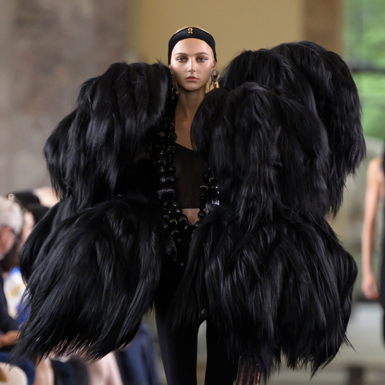 أسبوع الأزياء الراقية في باريس ما بين الفن والجمال والبدايات