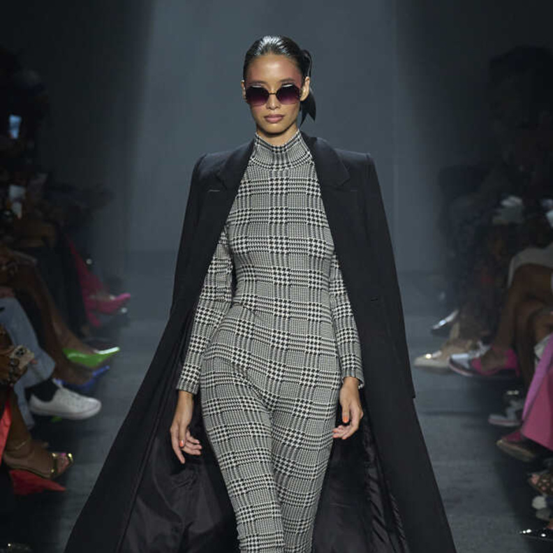 إطلالة من Sergio Hudson