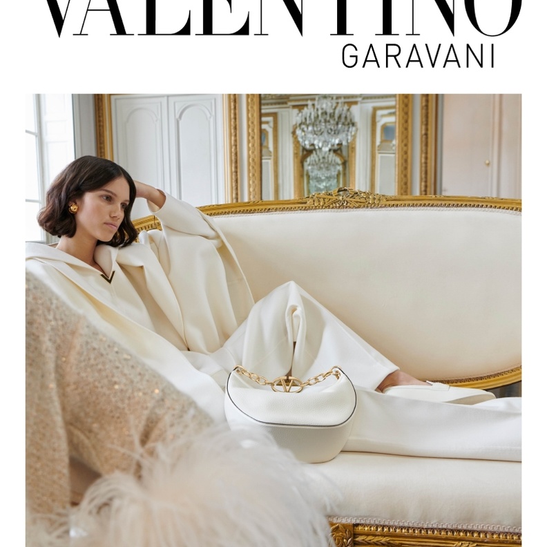 حملة "فالنتينو باريس، أ نايتس تايل" لموسم الأعياد