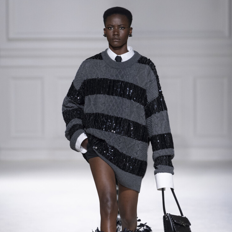 إطلالة من Valentino