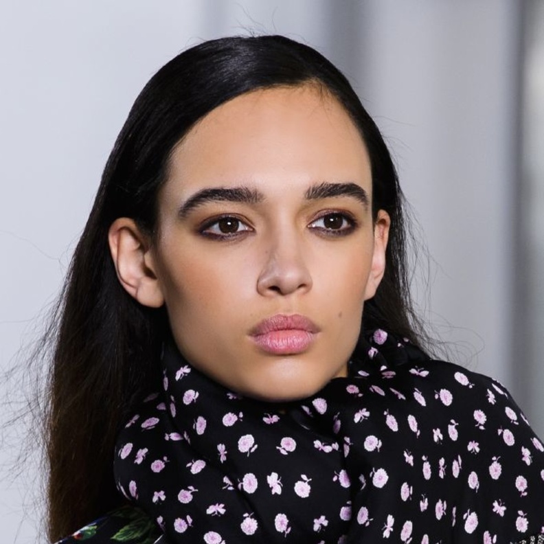 كيف يحقق كحل الأثمد سحراً لا يُضاهى في مظهر عينيك؟