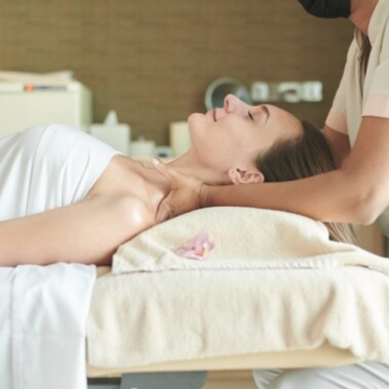 استمتعوا بتجربة استرخاء فاخرة وعلاجات حصرية في فندق هايد دبي.. إليكم التفاصيل