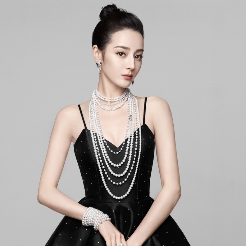 اللؤلؤ...حجر الفخامة والإطلالات الراقية بتصاميم مجوهرات ستزيدك أناقة