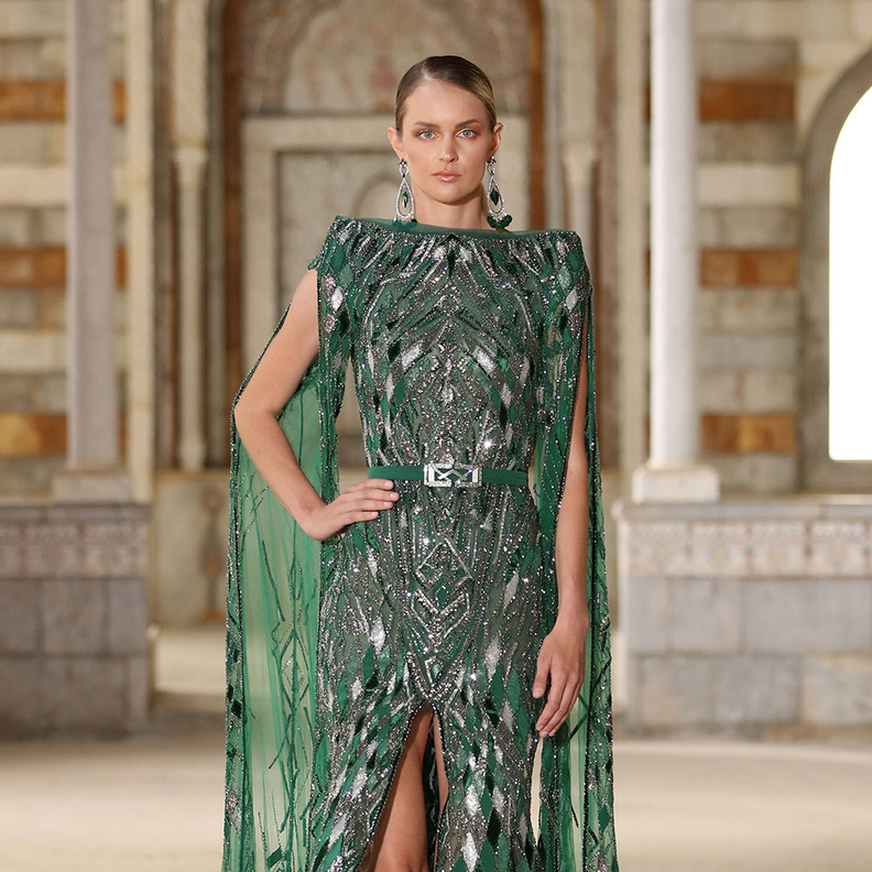 فستان خطوبة فخم باللون الأخضر من تصميم زياد نكد