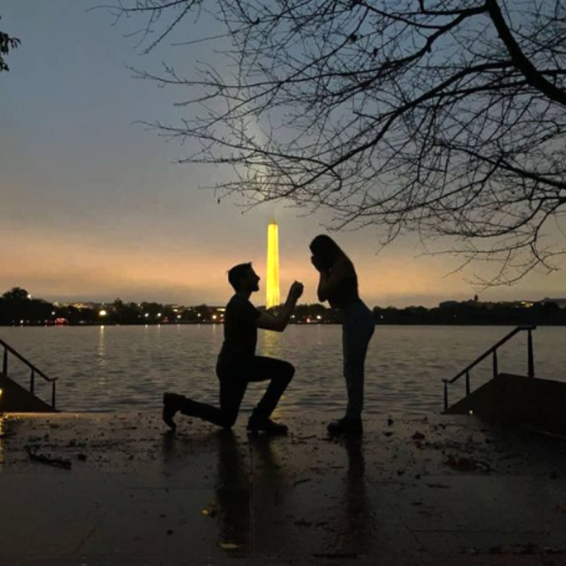 5 مواقع لافتة تلقت فيها نجمات عالميات عروض الزواج