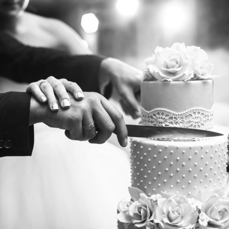 كيكة زفافك في شتاء 2023 مميزة مع هذه الأفكار والصيحات!