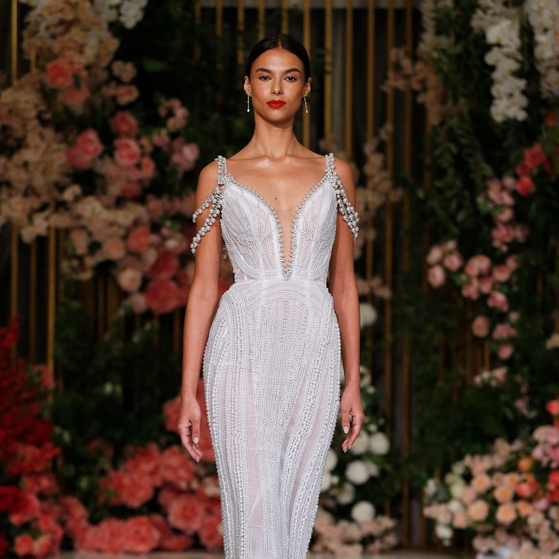 eseazenabor@فساتين زفاف مزينة باللؤلؤ