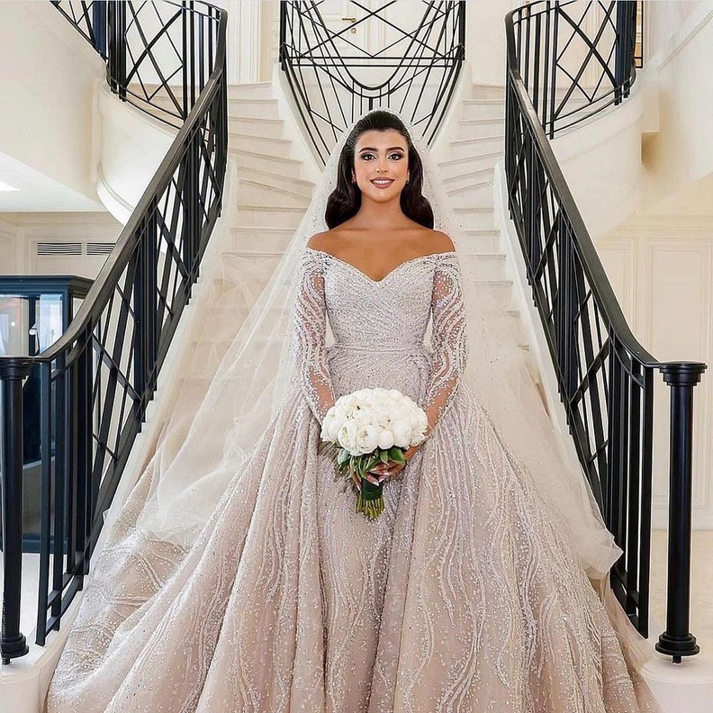 تسريحات راقية للعروس بأنامل مصفف الشعر أسعد