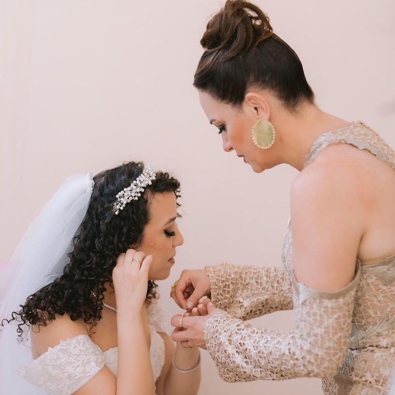 ريهام عبد الغفور مع ابنة شقيقها في يوم زفافها