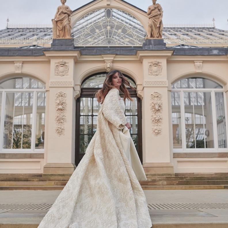 فساتين من تصميم  شذى عيسى انستقرام@shathaessaofficial