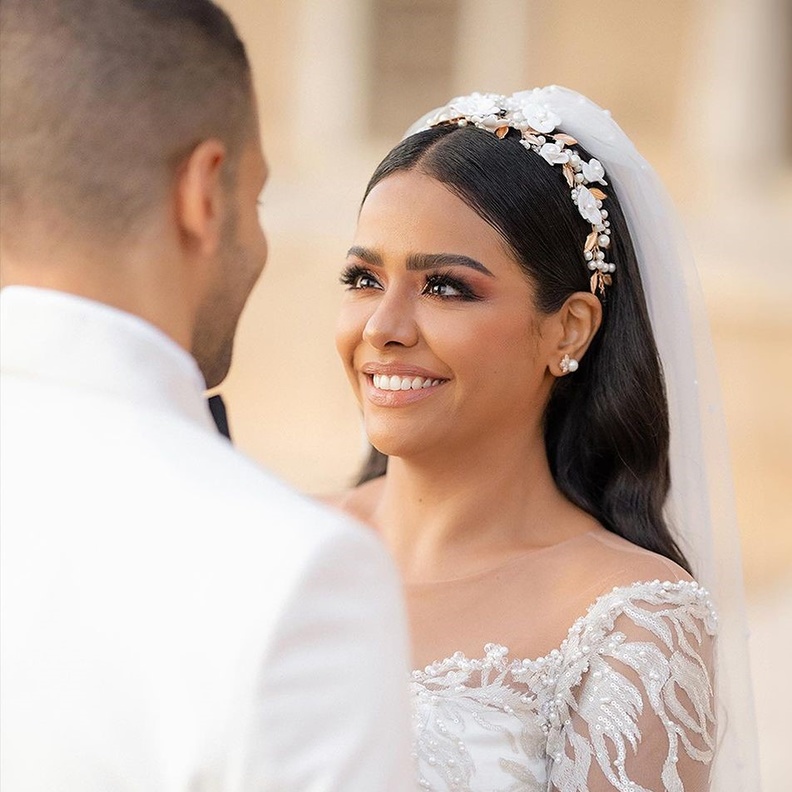 مجوهرات النجمات في حفلات زفافهنّ خلال عام 2023