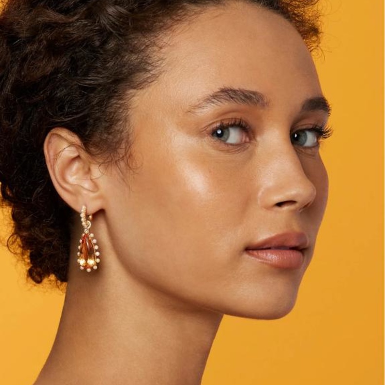 أحجار كريمة باللون الأصفر تليق بالمرأة العصرية