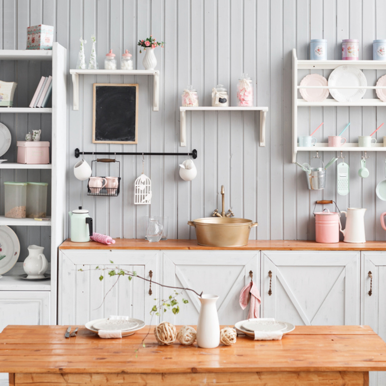 لمساحة متجددة المظهر.. 8 نصائح لتحديث المطبخ ذو الخزائن البيضاء