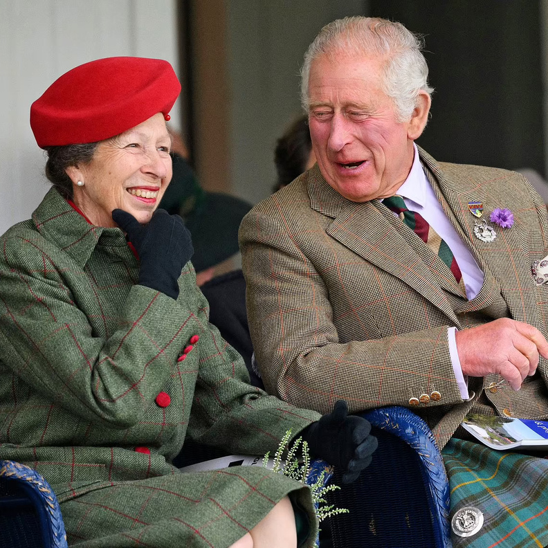 الأميرة آن جعلت الملك تشارلز يضحك بصوت عالٍ بعد أن كشفت عن لقبه